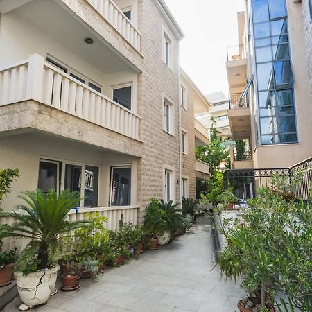Apartments Franicevic Petrovac Екстер'єр фото