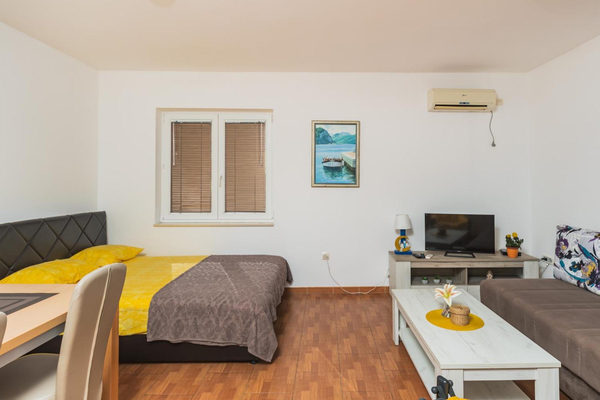 Apartments Franicevic Petrovac Екстер'єр фото