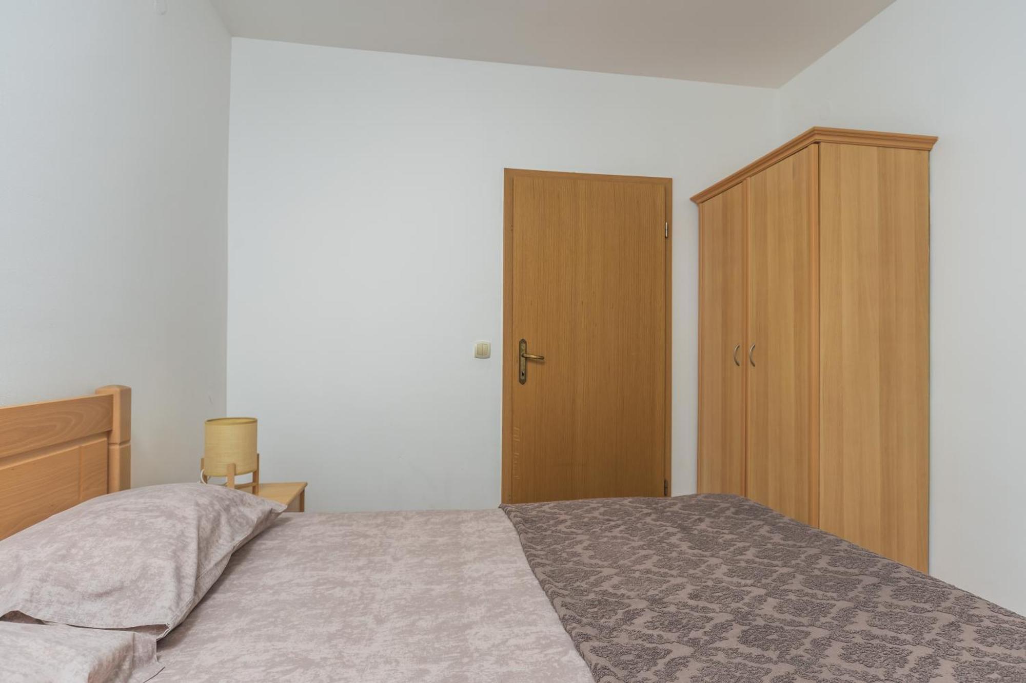 Apartments Franicevic Petrovac Екстер'єр фото