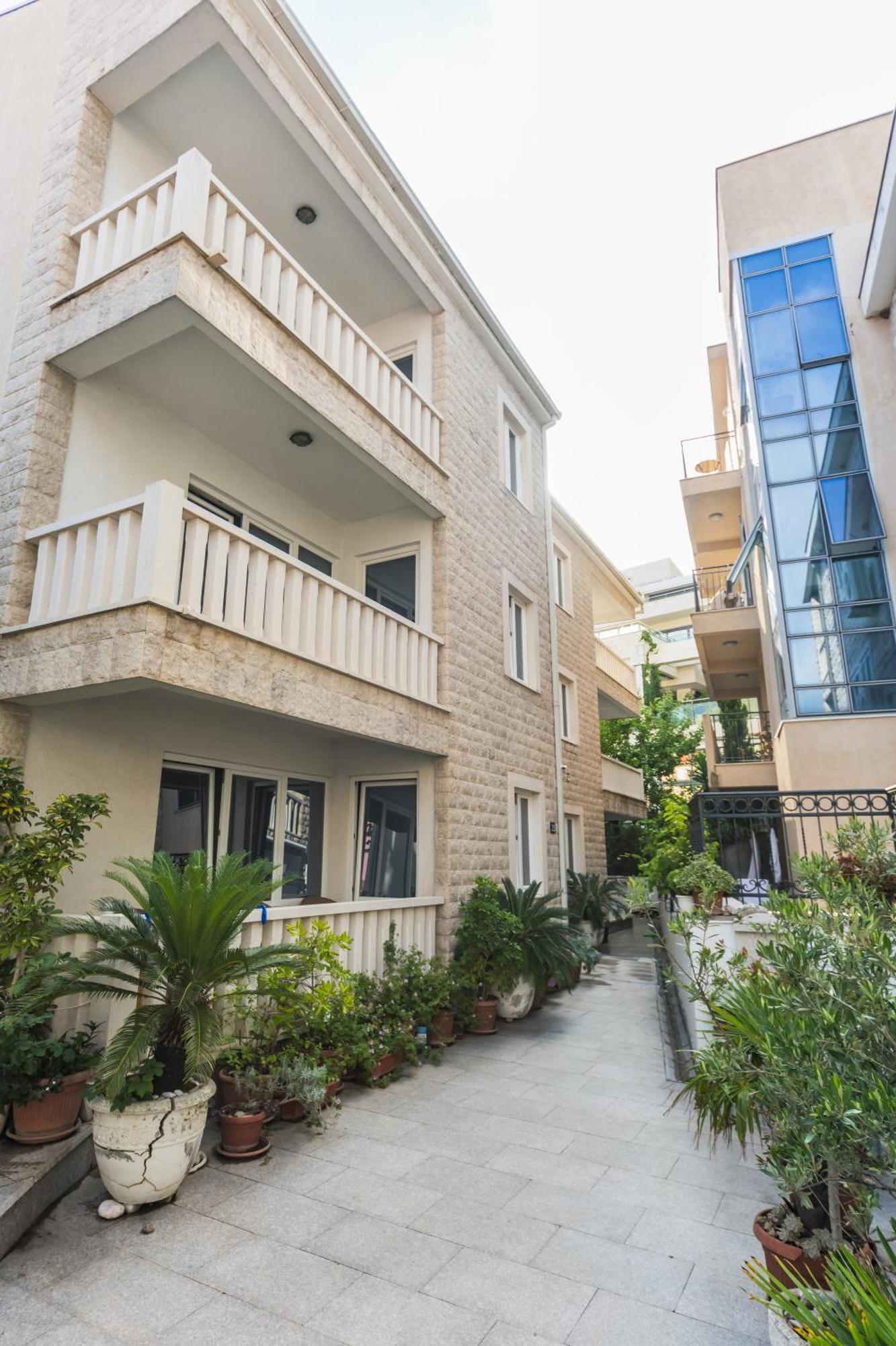 Apartments Franicevic Petrovac Екстер'єр фото