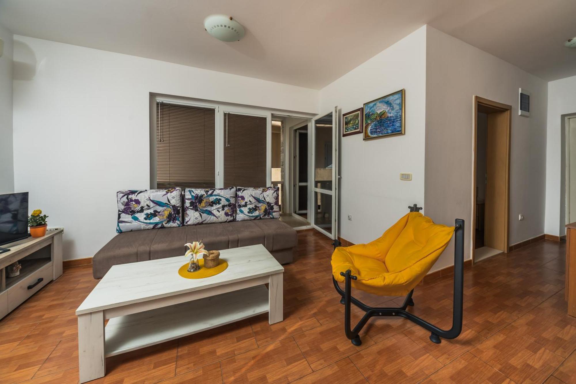 Apartments Franicevic Petrovac Екстер'єр фото