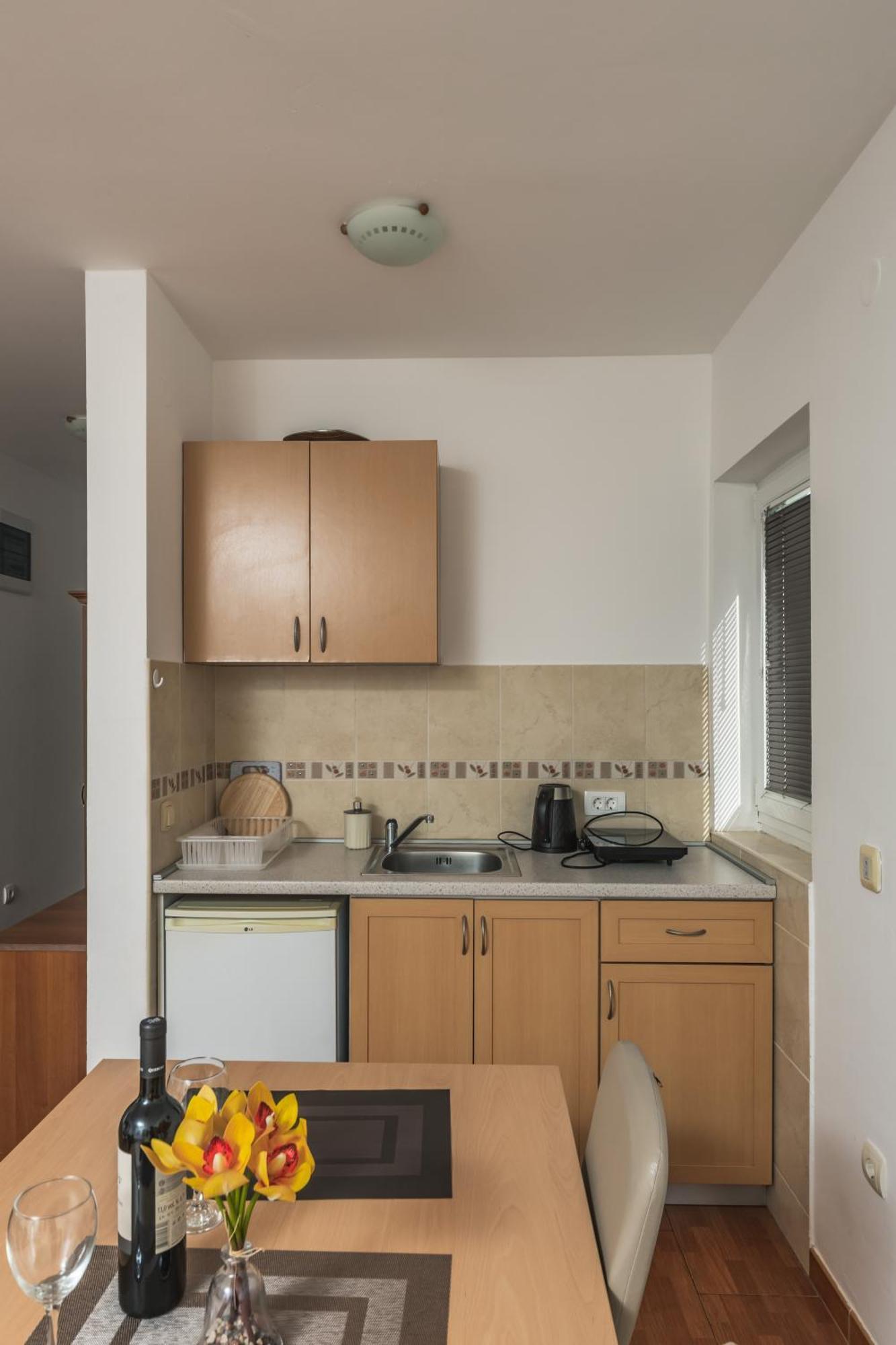 Apartments Franicevic Petrovac Екстер'єр фото